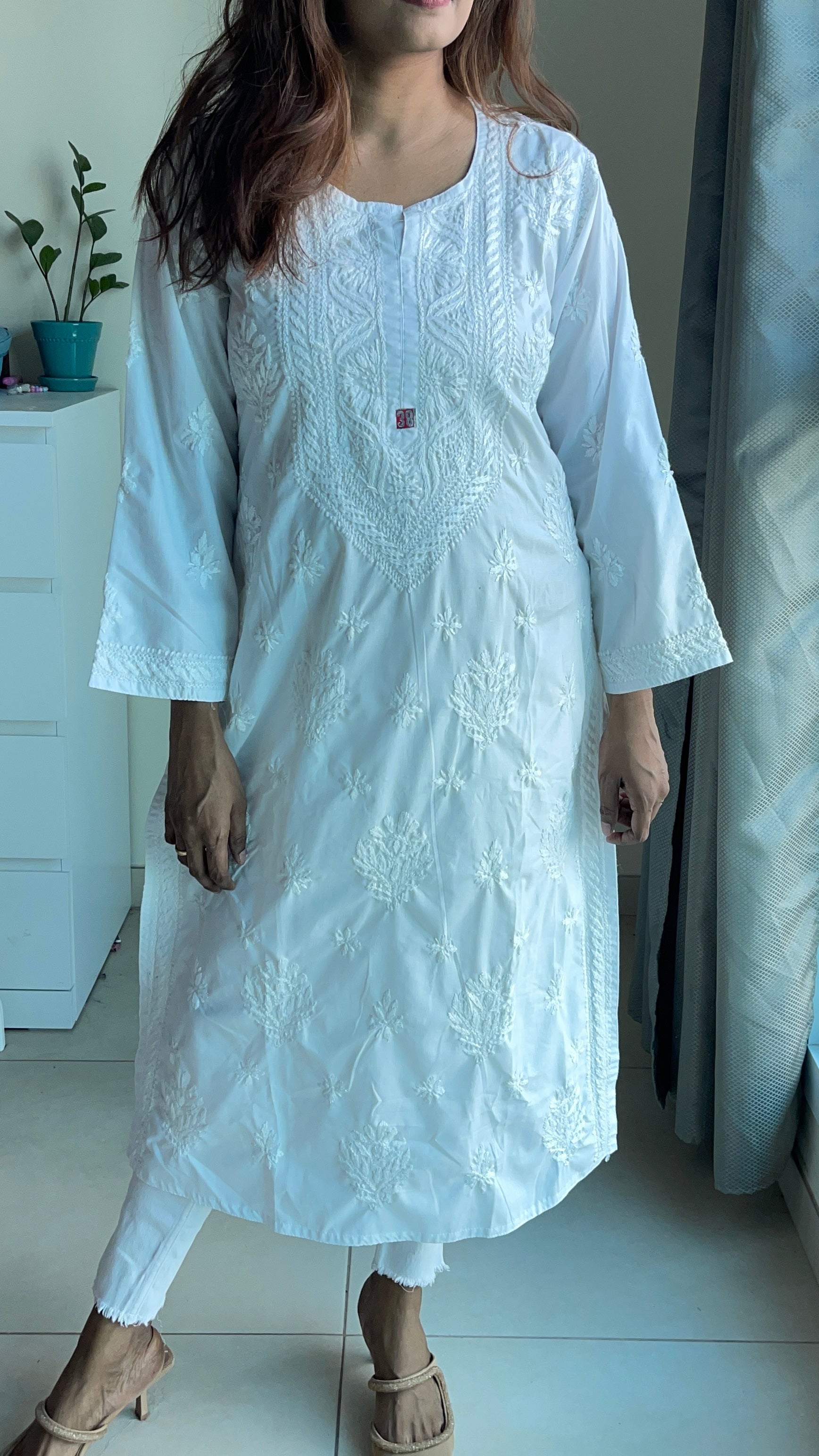 Chikankari kurta(Modal muslin)