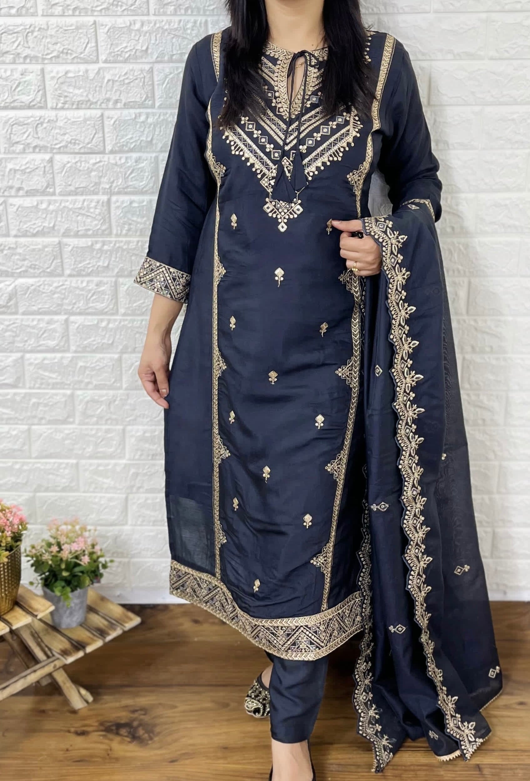 Roman silk suit set (SC: 1033)