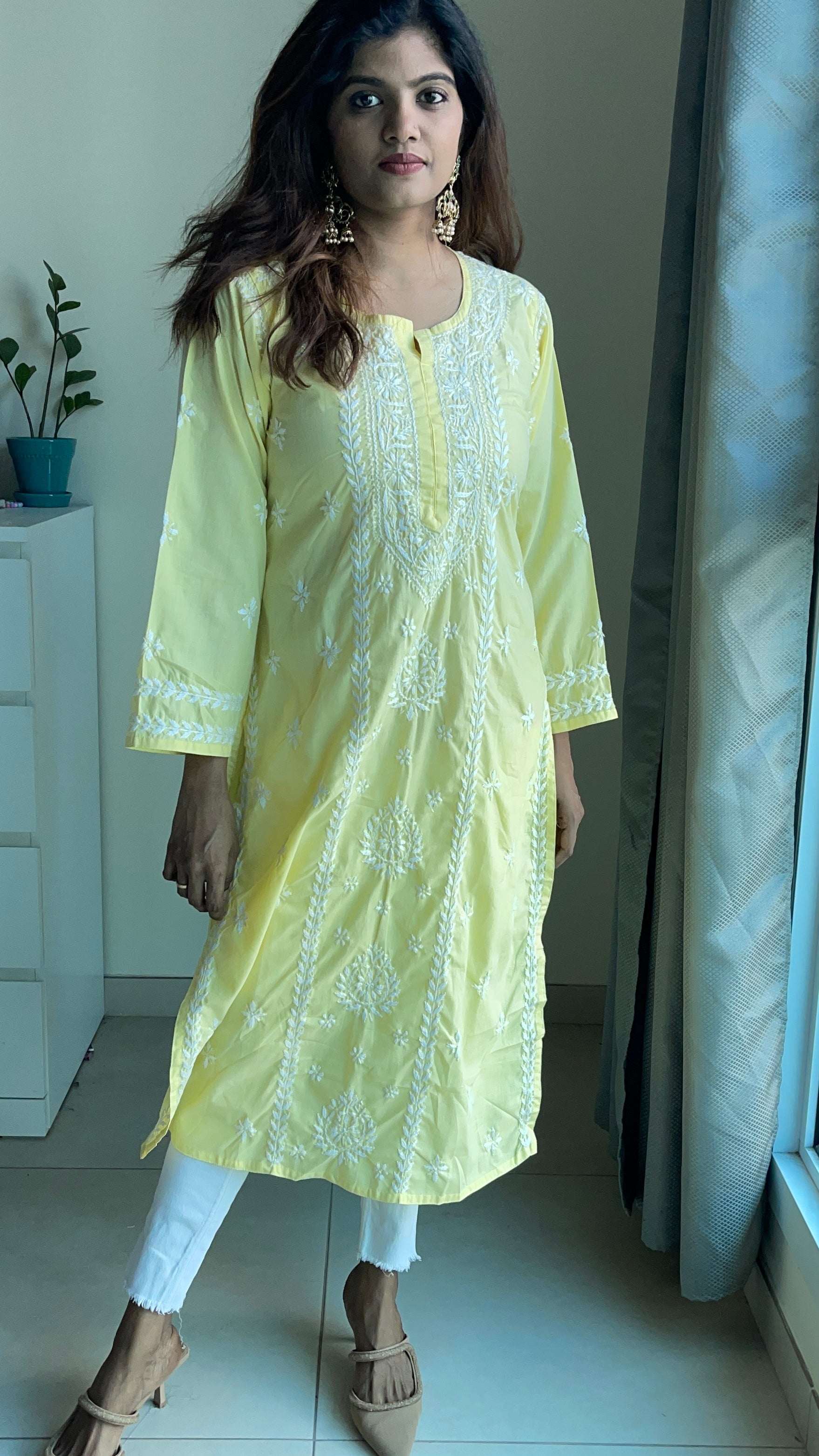 Chikankari kurta(Modal muslin)