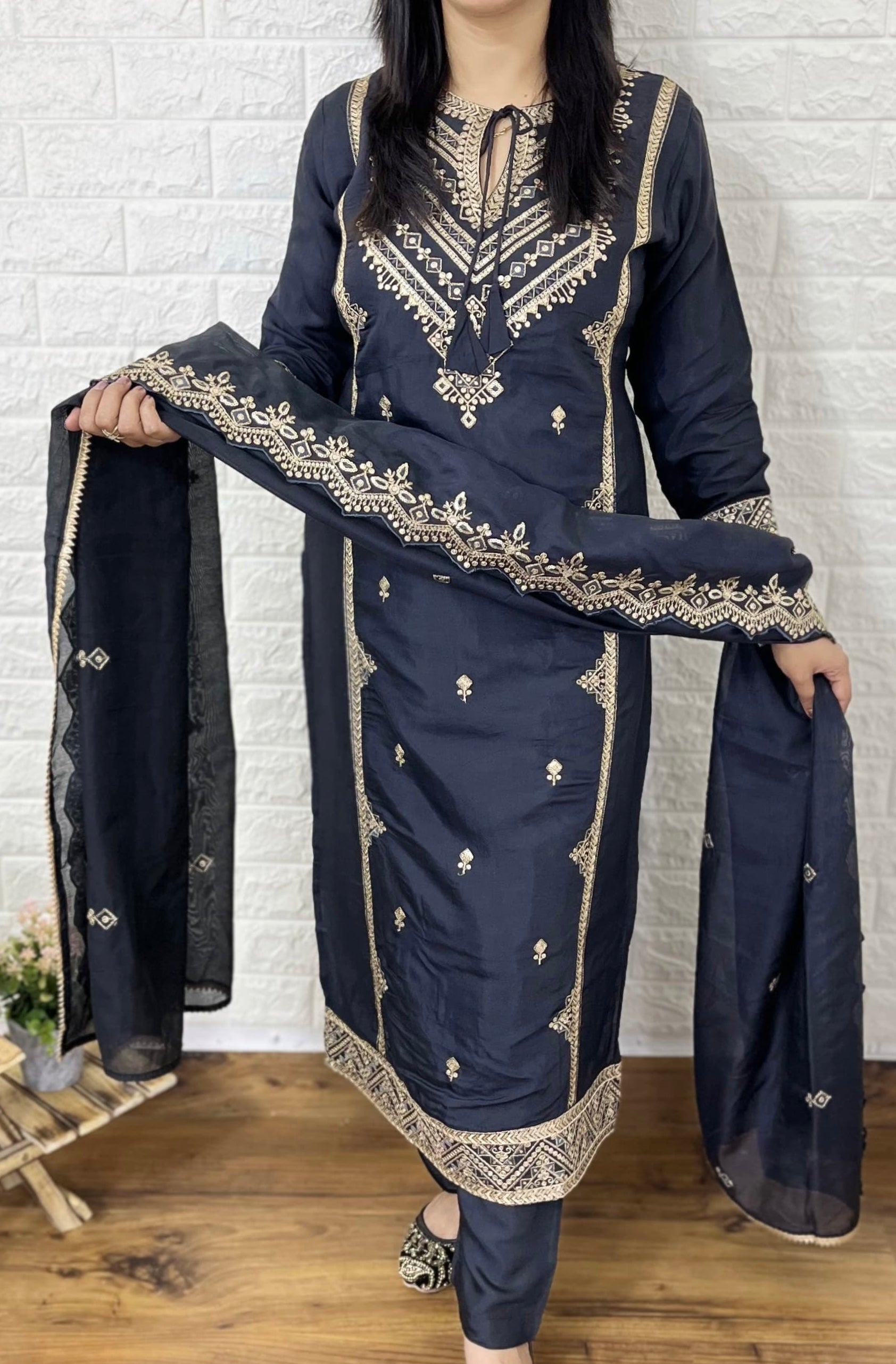 Roman silk suit set (SC: 1033)